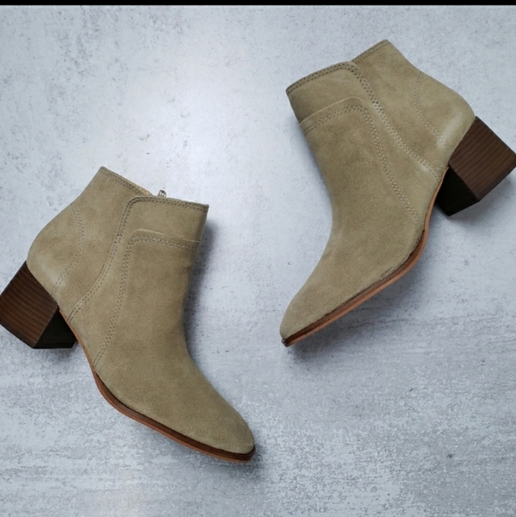 Lucky Brand Suede Tan Ankle Boots Booties Block Heel - Picture 2 of 6